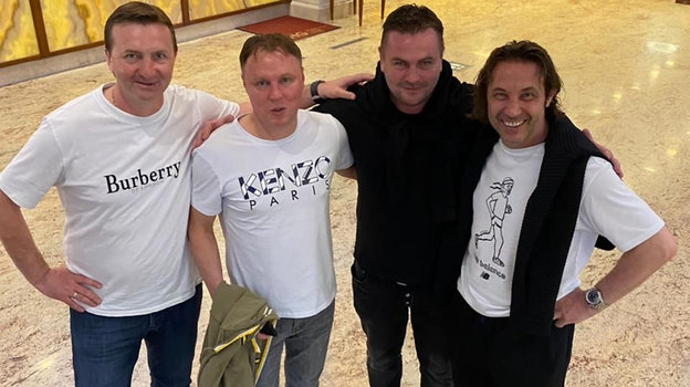 Виталий Бут (старший брат), Игорь Колыванов, Владимир Бут и Александр Мостовой. Фото из личного архива Виталий Бут (старший брат), Игорь Колыванов, Владимир Бут и Александр Мостовой. Фото из личного архива