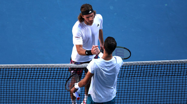 Стефанос Циципас и Карен Хачанов. Фото Reuters Стефанос Циципас и Карен Хачанов. Фото Reuters