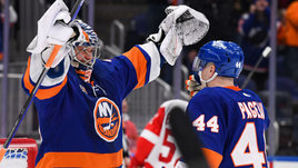 Русский вратарь — единственная надежда команды из Нью-Йорка. Его статистика — лучшая в НХЛ за 80 лет!