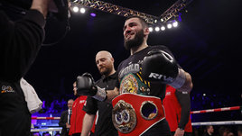 Бетербиев финишировал бывшего соперника Ковалева. Но получил жесткий отпор