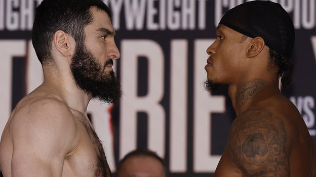 Артур Бетербиев и Энтони Ярд. Фото Reuters Артур Бетербиев и Энтони Ярд. Фото Reuters