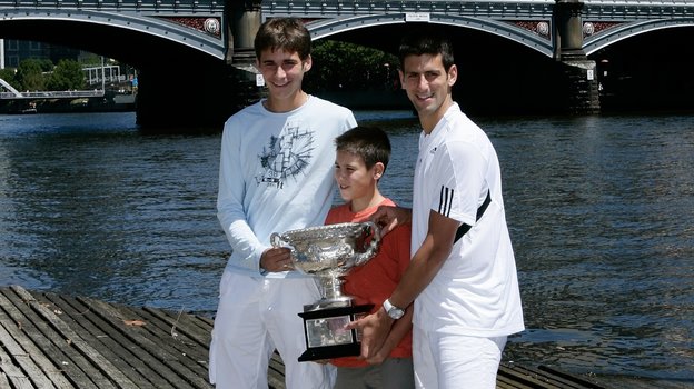 Новак Джокович со своими братьями. Фото Getty Images Новак Джокович со своими братьями. Фото Getty Images
