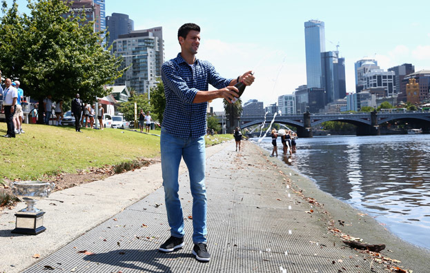 Новак Джокович отмечает победу шампанским. Фото Getty Images Новак Джокович отмечает победу шампанским. Фото Getty Images