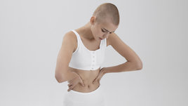 «Срывы длились неделями, как у алкоголиков»: 3 личные истории девушек с расстройствами пищевого поведения