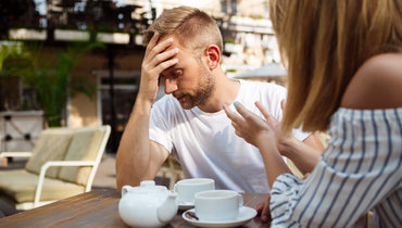 Пара выясняет отношения.