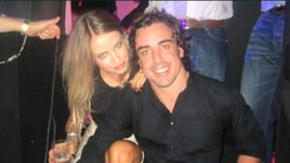 Гонщик Фернандо Алонсо бросил семью ради русской модели. Ее обвиняли в эскорте