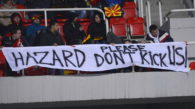 Обращение болельщиков к Эдену Азару. Фото Global Look Press Обращение болельщиков к Эдену Азару. Фото Global Look Press