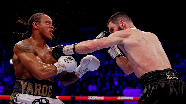 Энтони Ярд и Артур Бетербиев. Фото Reuters Энтони Ярд и Артур Бетербиев. Фото Reuters