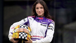 «На дорогах общего пользования мне говорили, что я не умею ездить и купила права». Интервью самой известной российской автогонщицы