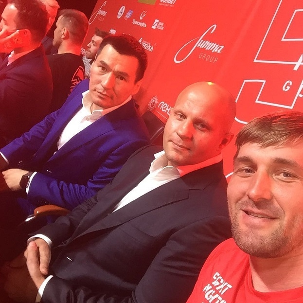 Федор Емельяненко (в центре). Фото Соцсети Федор Емельяненко (в центре). Фото Соцсети