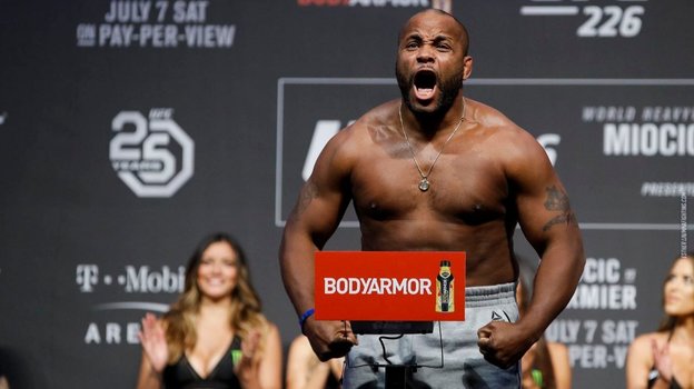 Даниэль Кормье — последний чемпион UFC в тяжелом весе, кто был ниже 190 см. Фото MMA fighting Даниэль Кормье — последний чемпион UFC в тяжелом весе, кто был ниже 190 см. Фото MMA fighting