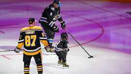 Сын Овечкина — главный на Матче звезд НХЛ! Он забил буллит с передач отца и Кросби