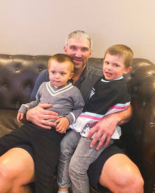 Александр Овечкин с сыновьями. Фото ХК «Вашингтон» Александр Овечкин с сыновьями. Фото ХК «Вашингтон»