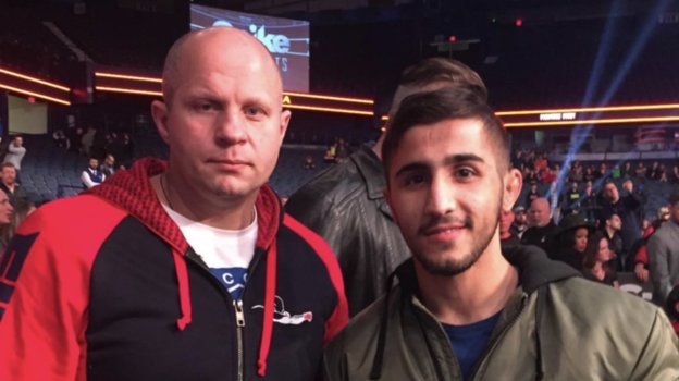 Боец UFC Саид-Йокуб Кахрамонов с Федором Емельяненко. Фото Соцсети Боец UFC Саид-Йокуб Кахрамонов с Федором Емельяненко. Фото Соцсети