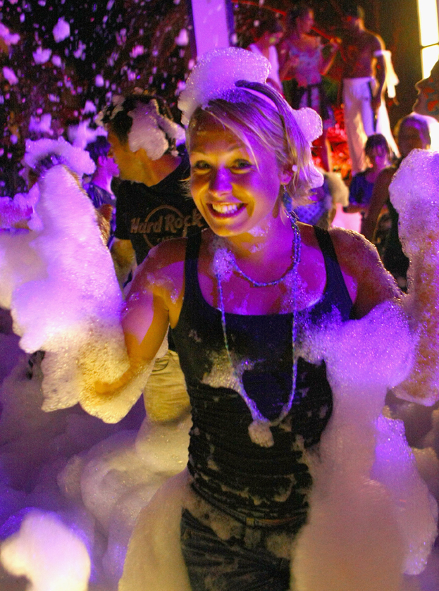 Магдалена Нойнер на пенной вечеринке. Фото Getty Images Магдалена Нойнер на пенной вечеринке. Фото Getty Images