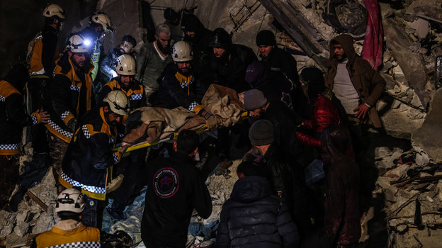 Многие люди остаются под завалами зданий. Фото Global Look Press Многие люди остаются под завалами зданий. Фото Global Look Press