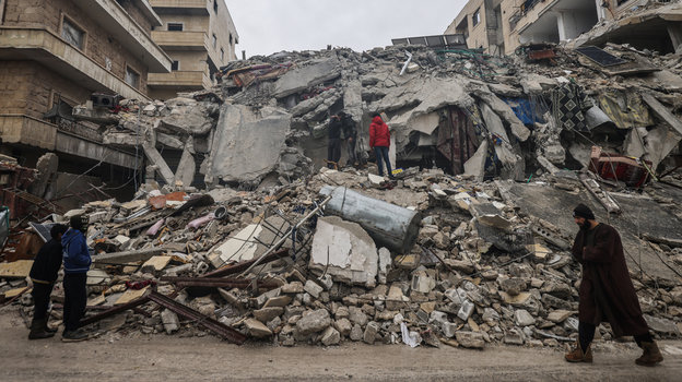 Под обломками зданий погибли сотни людей. Фото Global Look Press Под обломками зданий погибли сотни людей. Фото Global Look Press