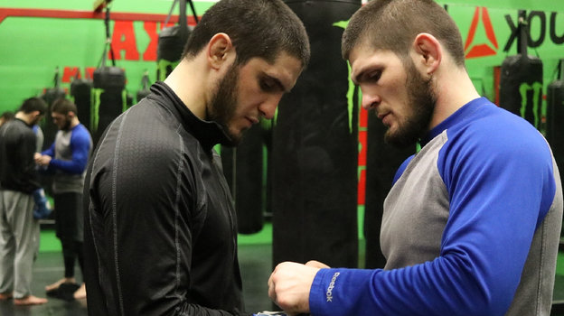 Ислам Махачев и Хабиб Нурмагомедов. Фото Соцсети Ислам Махачев и Хабиб Нурмагомедов. Фото Соцсети