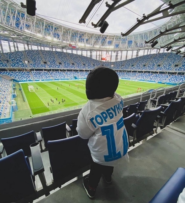 Сын Игоря Горбунова на стадионе. Фото Соцсети Сын Игоря Горбунова на стадионе. Фото Соцсети