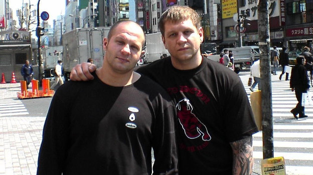 Александр и Федор Емельяненко в Японии. Фото из личного архива, Соцсети Александр и Федор Емельяненко в Японии. Фото из личного архива, Соцсети