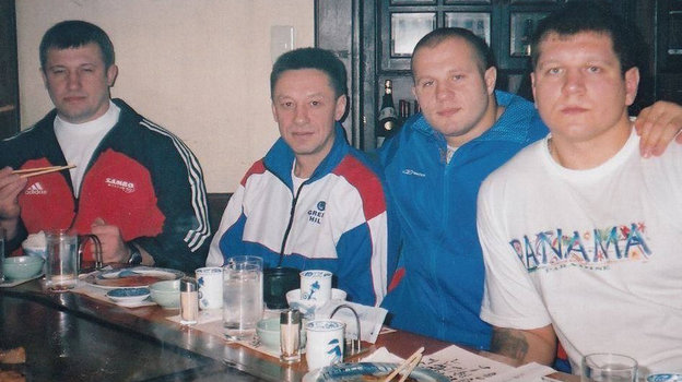 Владимир Воронов, Александр Мичков, Александр и Федор Емельяненко после боя в Pride. Фото из личного архива, Соцсети Владимир Воронов, Александр Мичков, Александр и Федор Емельяненко после боя в Pride. Фото из личного архива, Соцсети