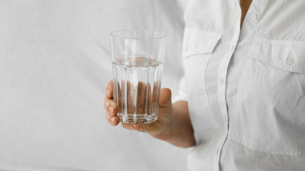 Всего один стакан воды с утра поможет избавиться от усталости. Фото Freepik/freepik Всего один стакан воды с утра поможет избавиться от усталости. Фото Freepik/freepik