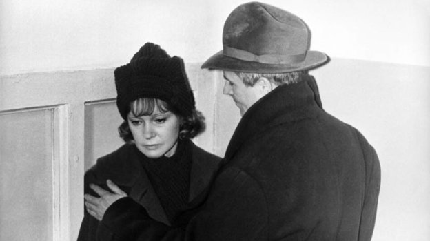 Кадр из фильма «Пять вечеров». Кадр из фильма «Пять вечеров».