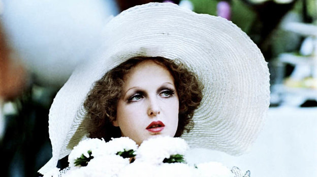 Кадр из фильма «Раба любви». Кадр из фильма «Раба любви».