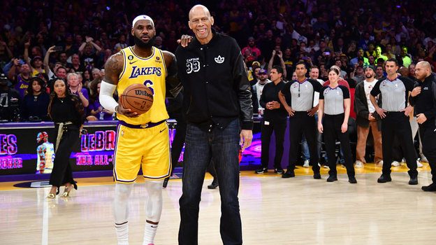 Леброн Джеймс и Карим Абдул-Джаббар. Фото USA Today Sports Леброн Джеймс и Карим Абдул-Джаббар. Фото USA Today Sports