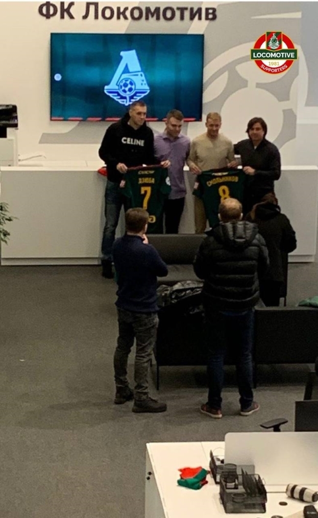 Артем Дзюба и Игорь Смольников. Фото Telegram-канал Locomotive Supporters Артем Дзюба и Игорь Смольников. Фото Telegram-канал Locomotive Supporters