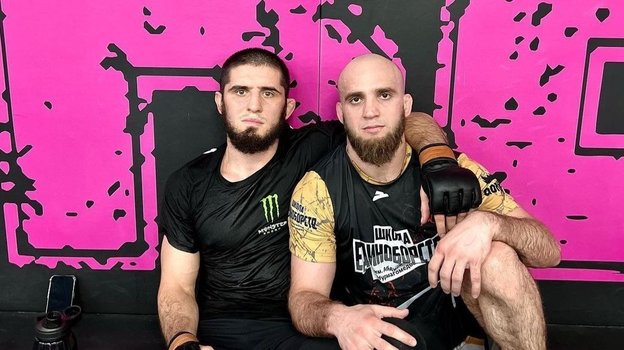 Мовлид Хайбулаев и Ислам Махачев. Фото Соцсети Мовлид Хайбулаев и Ислам Махачев. Фото Соцсети