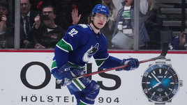 Российский нападающий перезапустил карьеру после месяцев в АХЛ. Его больше не уберут из основы?