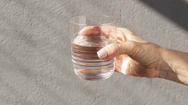 Привычка пить воду позитивно повлияет на образ жизни. Фото Freepik/freepik Привычка пить воду позитивно повлияет на образ жизни. Фото Freepik/freepik