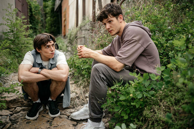 Кадр из сериала «ЮЗЗЗ». Кадр из сериала «ЮЗЗЗ».