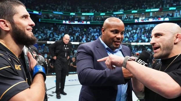 Ислам Махачев, Даниэль Кормье и Александр Волкановски. Фото UFC, Соцсети Ислам Махачев, Даниэль Кормье и Александр Волкановски. Фото UFC, Соцсети