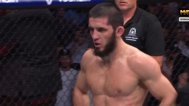Ислам Махачев. Фото Скриншот трансляции боя Махачев — Волкановски Ислам Махачев. Фото Скриншот трансляции боя Махачев — Волкановски