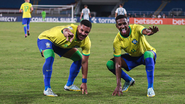 Роберт Ренан (справа). Фото Соцсети Роберт Ренан (справа). Фото Соцсети