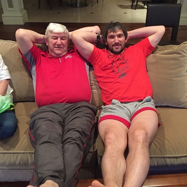 Александр Овечкин с отцом. Фото Соцсети Александр Овечкин с отцом. Фото Соцсети