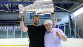 «Хоккей — это вечный тест на выживание. И для ребенка, и для его родителей». Чему Александра Овечкина научил отец