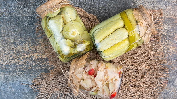 Маринованные овощи. Фото Freepik/azerbaijan_stockers Маринованные овощи. Фото Freepik/azerbaijan_stockers