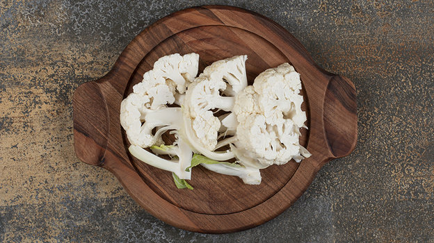 Стейки из цветной капусты с курицей пармеджано. Фото Freepik/azerbaijan_stockers Стейки из цветной капусты с курицей пармеджано. Фото Freepik/azerbaijan_stockers