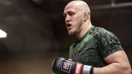 «Скажу Хабибу: «Пошел по твоим стопам!» Славянский тяж разгромил американского топа в UFC: он рос на боях Федора и Хабиба