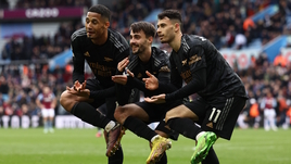 «Арсенал» после безумной победы обошел «Ман Сити» в чемпионской гонке, Вальверде тащит «Реал», победный гол Мхитаряна