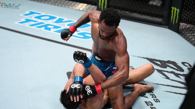 Хусейн Асхабов уступил Джамалу Эммерсу. Фото UFC Russia Хусейн Асхабов уступил Джамалу Эммерсу. Фото UFC Russia