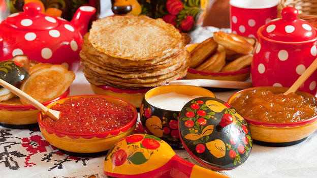 Блины. Фото Freepik/bearfotos Блины. Фото Freepik/bearfotos