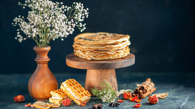 Блины. Фото Freepik/mdjaff Блины. Фото Freepik/mdjaff