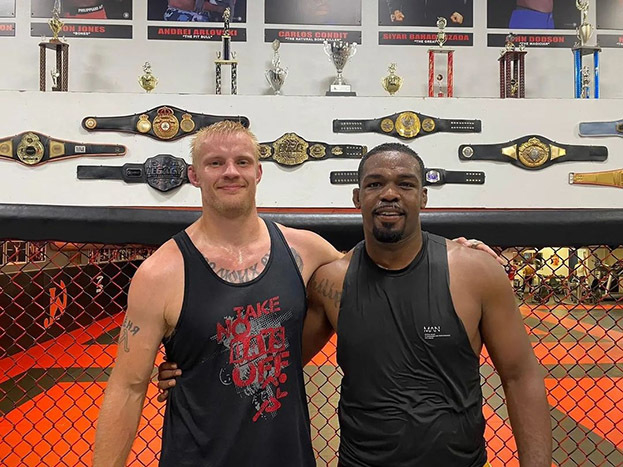 Леонид Грачев и Джон Джонс. Фото из соцсетей Грачева Леонид Грачев и Джон Джонс. Фото из соцсетей Грачева