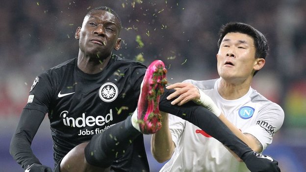 Рандаль Коло Муани и Ким Мин Джэ. Фото AFP Рандаль Коло Муани и Ким Мин Джэ. Фото AFP