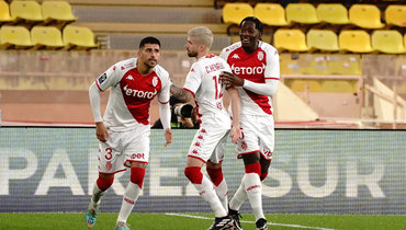 Игроки «Монако» в матче чемпионата Франции с «Аяччо».