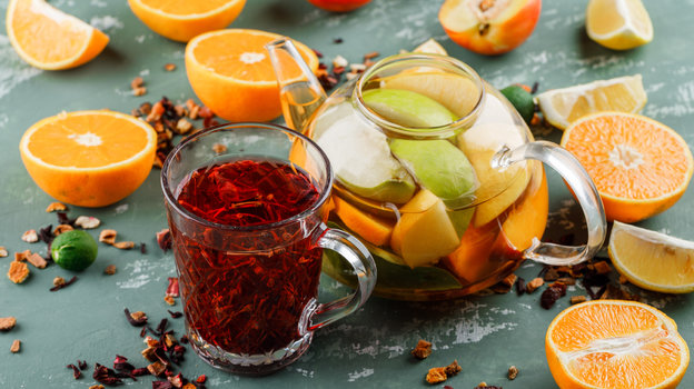 Фрукты и чай. Фото Freepik/8photo Фрукты и чай. Фото Freepik/8photo